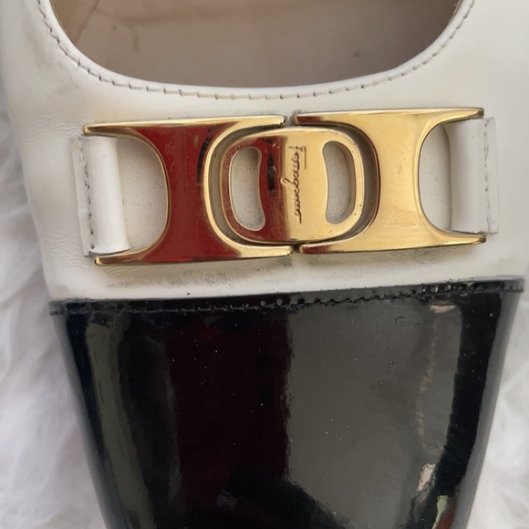 ❤️❤️❤️PRICE DROP❤️❤️Women’s Ferragamo Black & White Flats Size 7.5C - Picture 4 of 8